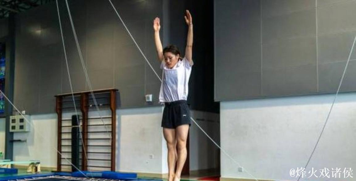 她在球场上全能称王 她在球场上全能称王